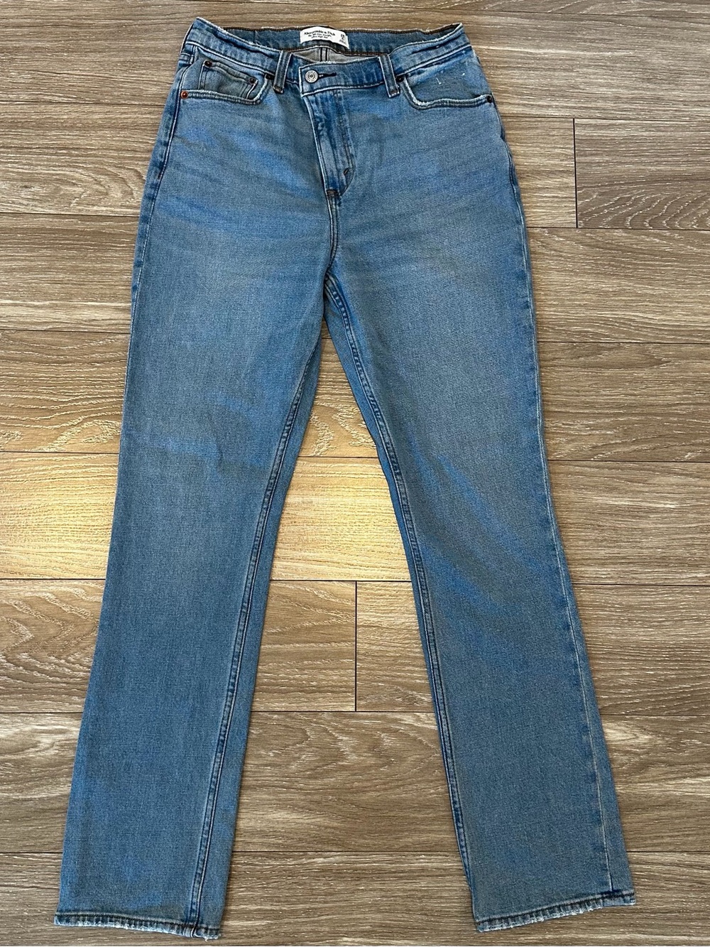 Abercrombie & Fitch The 90s Slim Straight Ultra High Rise Medium Blue Jeans 28